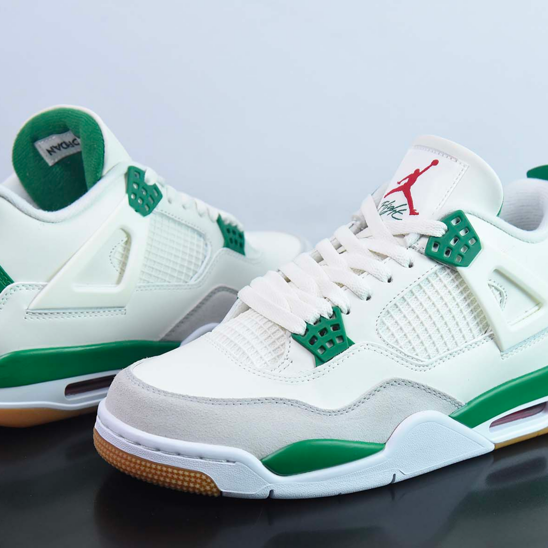 Nike Air Jordan 4 Retro SB "Pine Green"