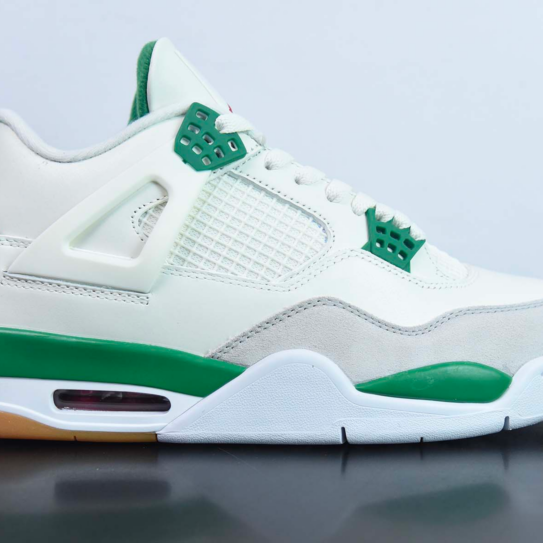 Nike Air Jordan 4 Retro SB "Pine Green"