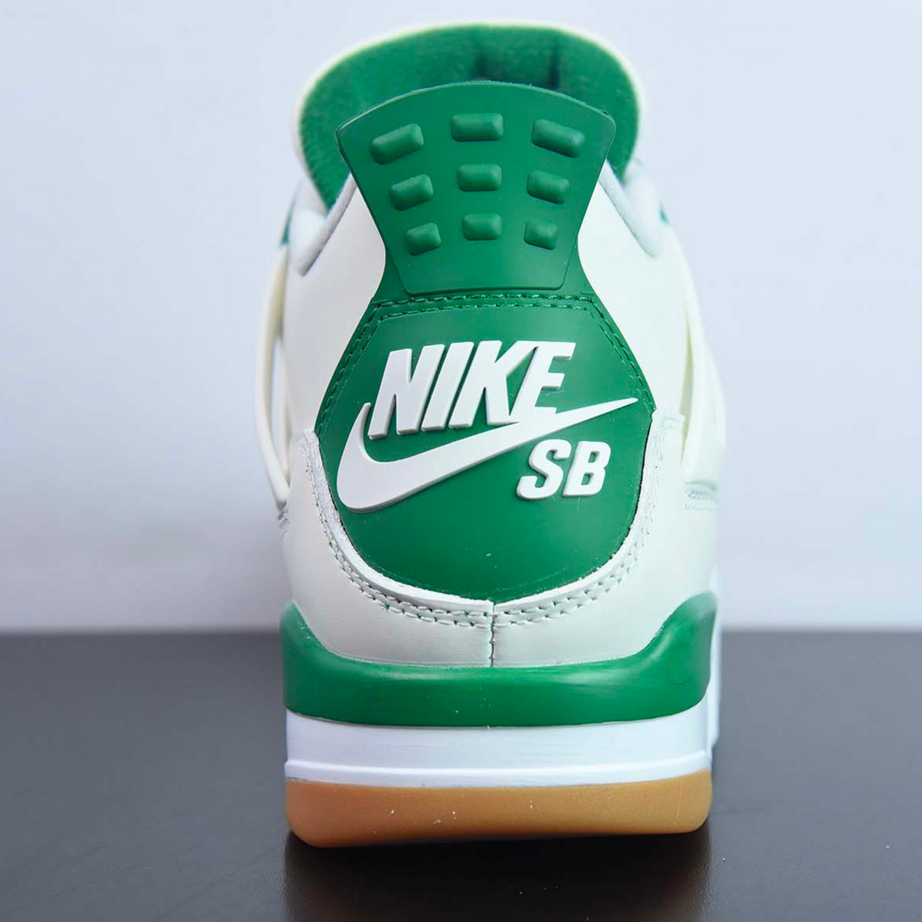 Nike Air Jordan 4 Retro SB "Pine Green"