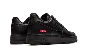 Tênis Air Force 1  x Supreme "Black" Preto