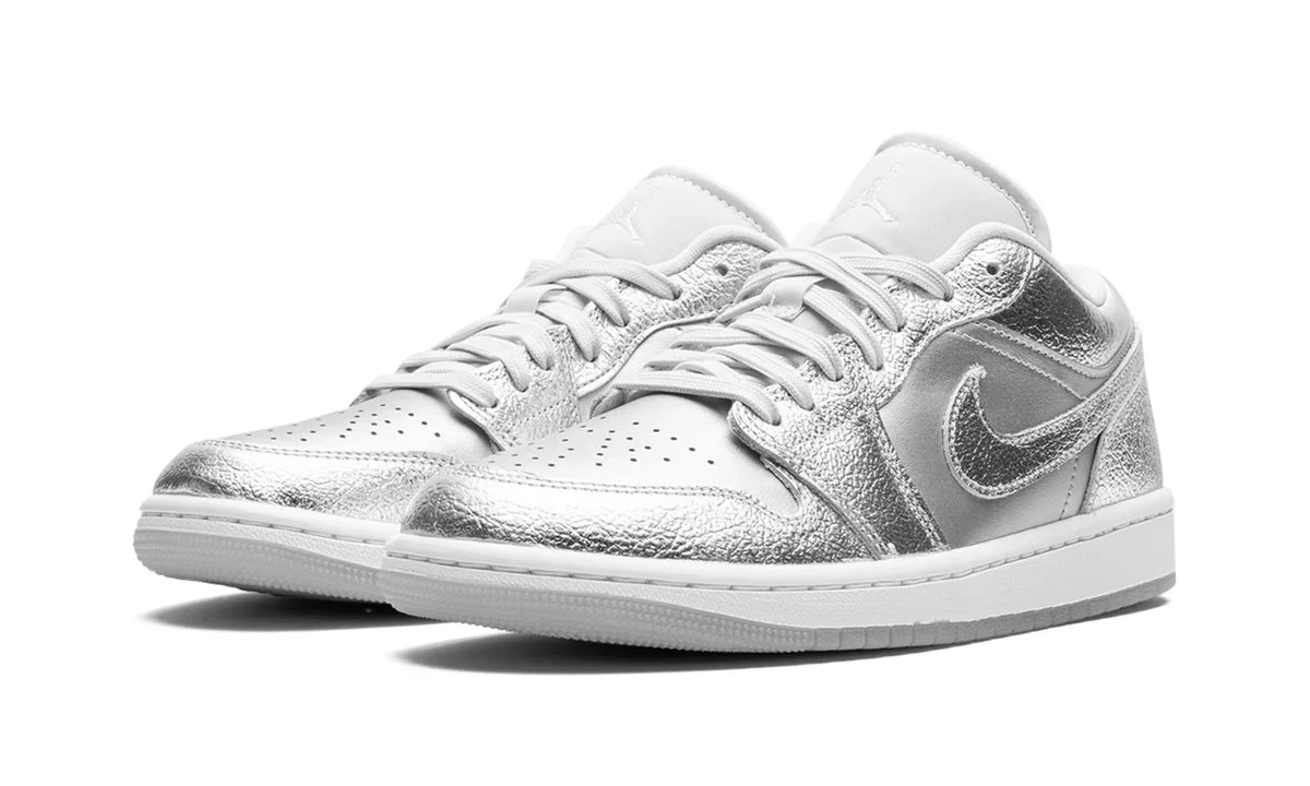 Tênis Air Jordan 1 Low Feminino "Metallic Silver" Cinza