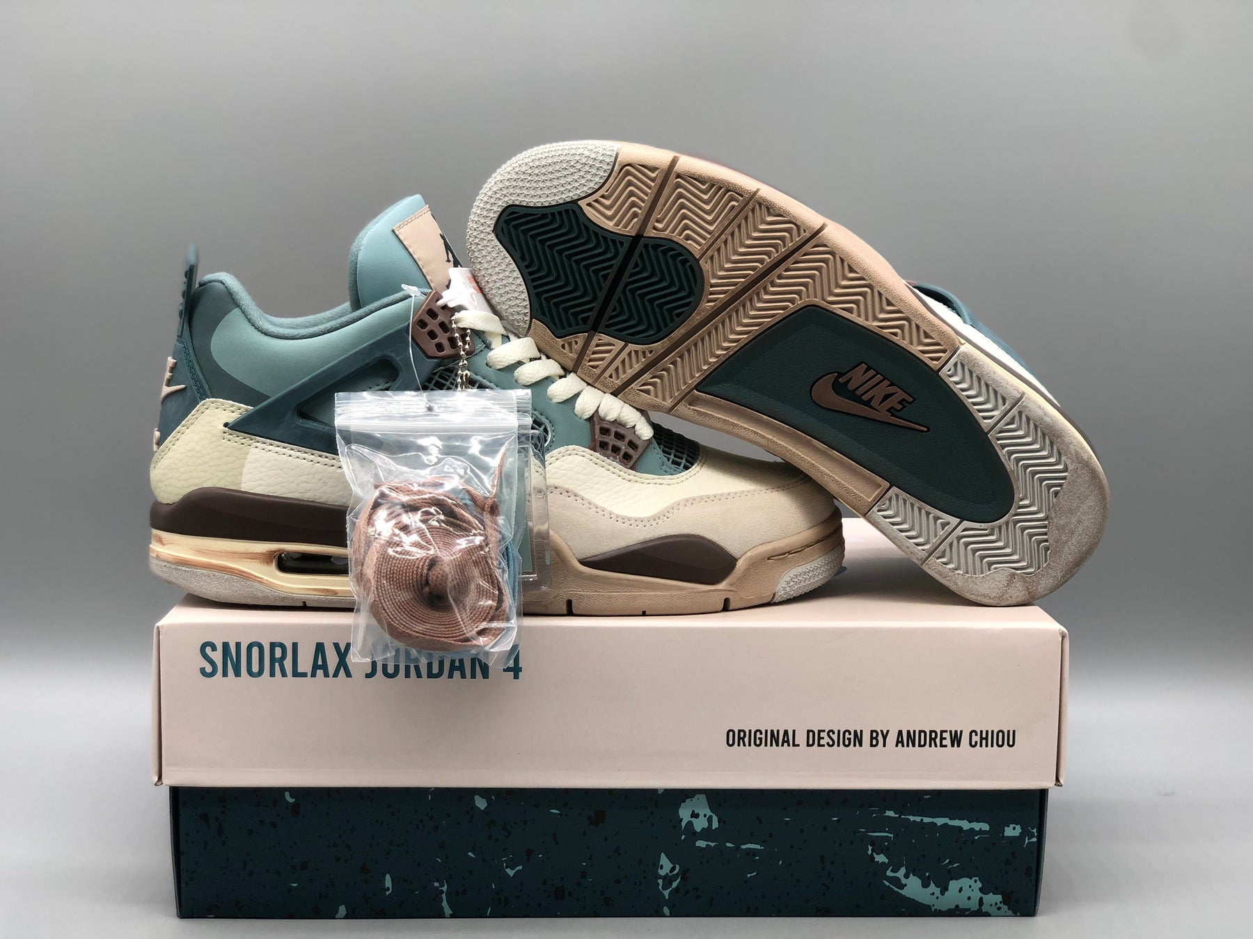 Nike Air Jordan 4 Retro "Snorlax"