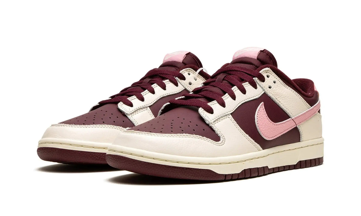 Tênis Nike Dunk Low Feminino "Valentine's Day" Bordô