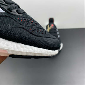 Adidas Ultraboost 22 - Preto/Branco