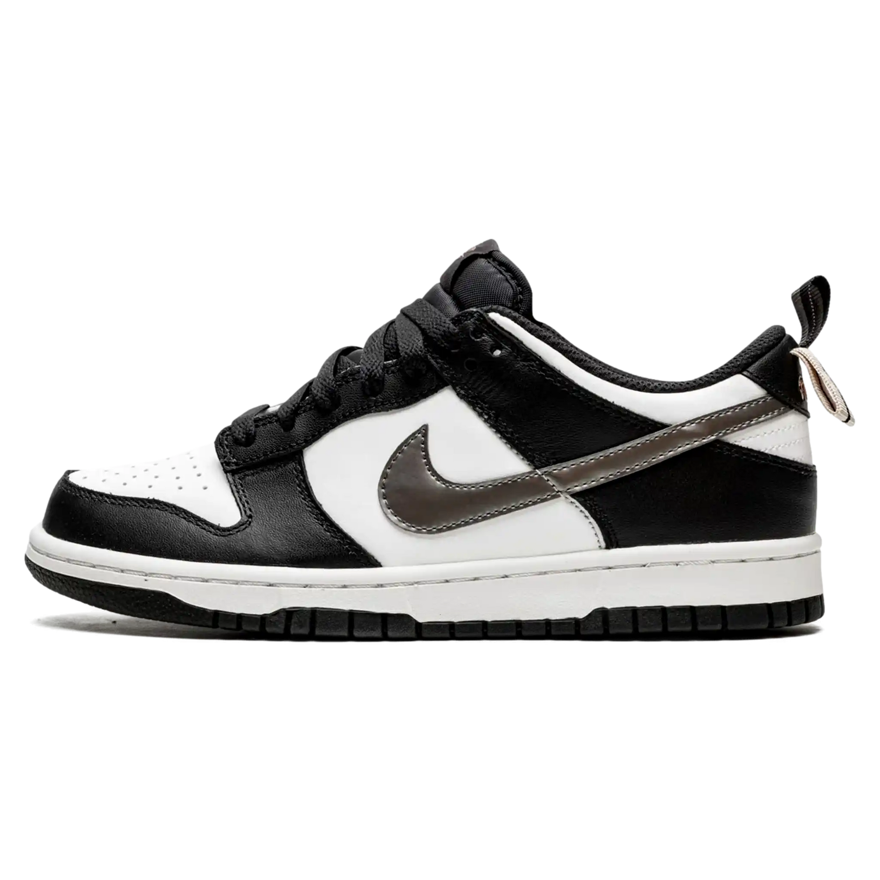 Tênis Nike Dunk Low Feminino "Black White Metallic"