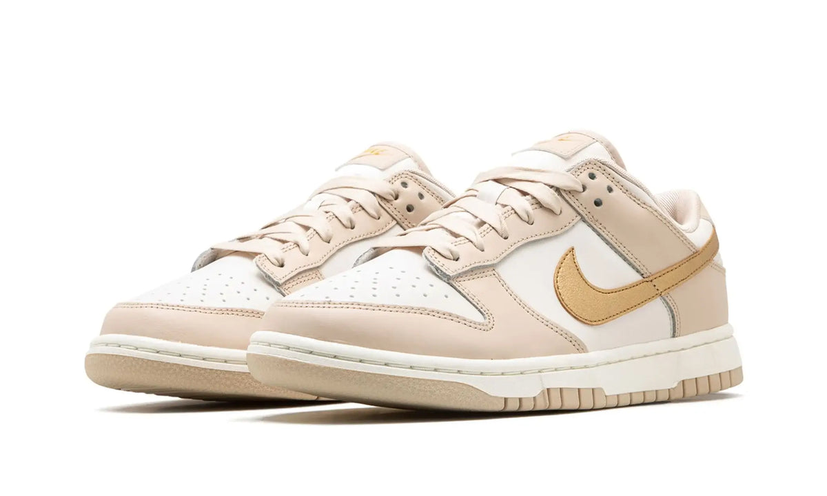 Tênis Nike Dunk Low Feminino "Metallic Gold" Dourado