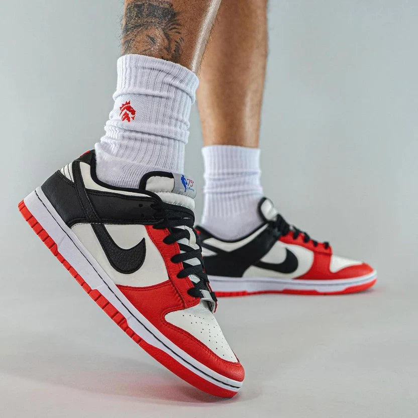 Tênis Nike Dunk Low x NBA "Chicago" Vermelho / Preto